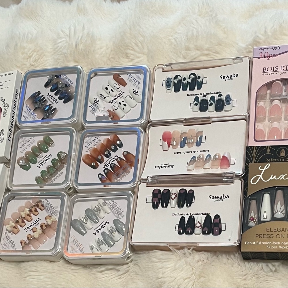Assorted Press-On Nail Sets — Mixed Colors